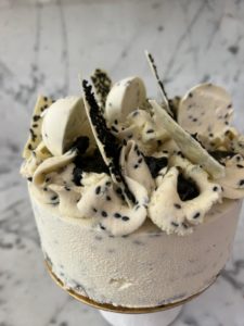 Entremets au sésame noir