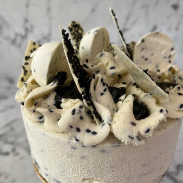 Entremets au sésame noir